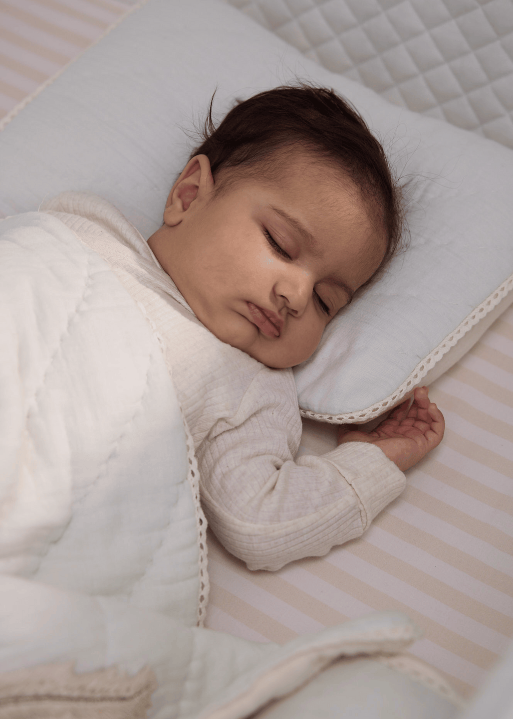 Plume Complete Cot Bedding Set with Bumper