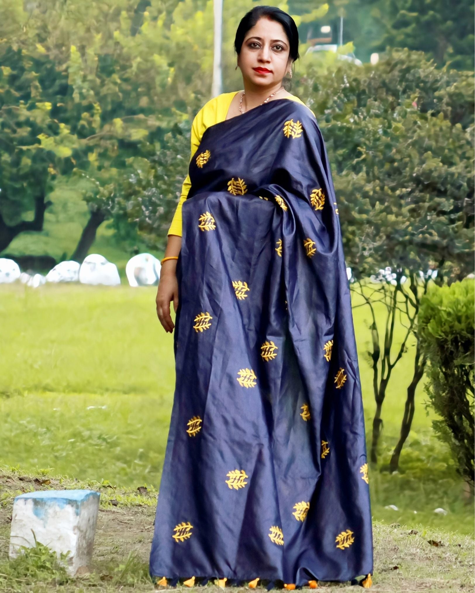 Tussar Silk Saree Online – Floral Buti Embroidery – Classic – Indiehaat