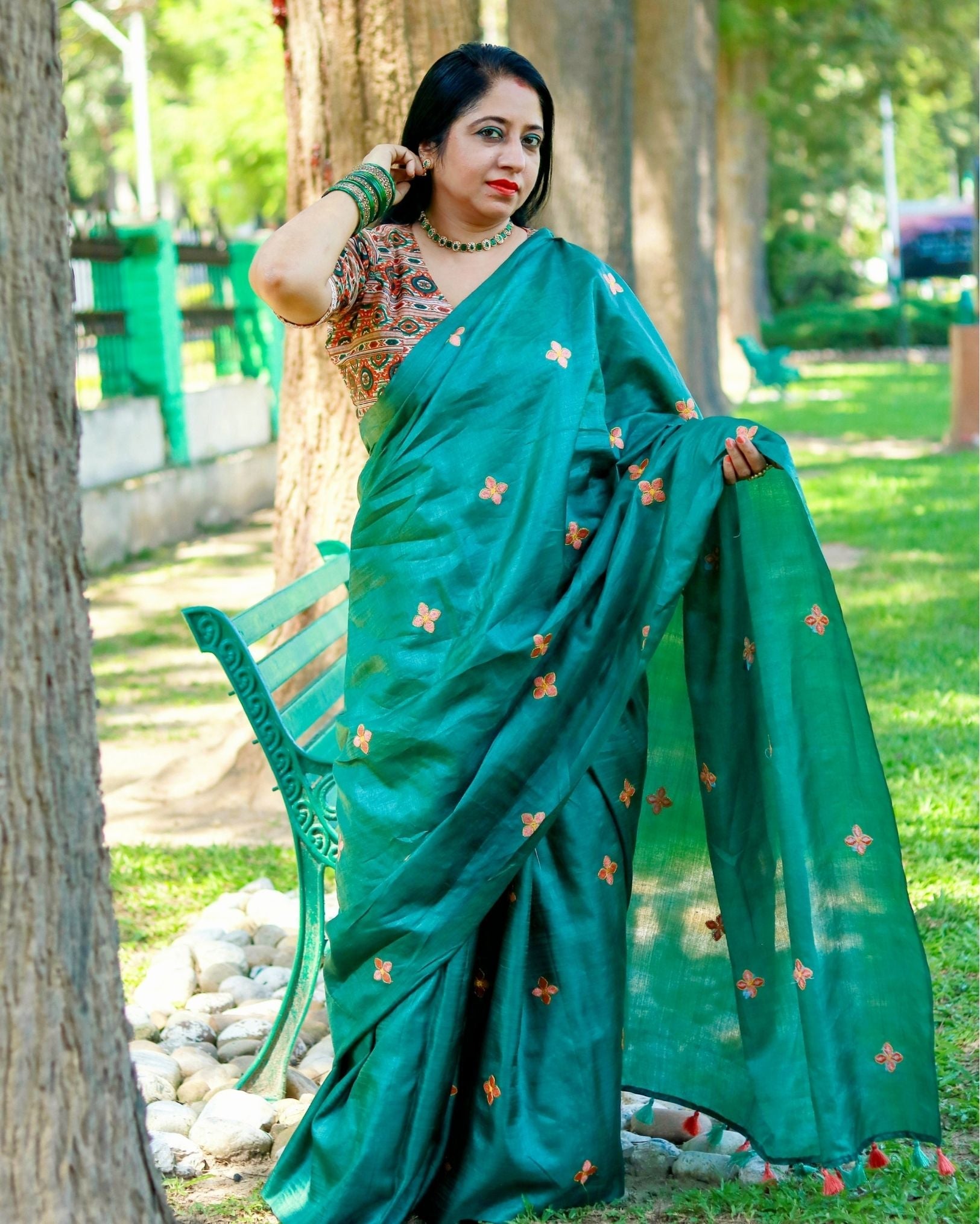 Tussar Silk Saree Online – Floral Buti Embroidery – Party Wear – Indiehaat