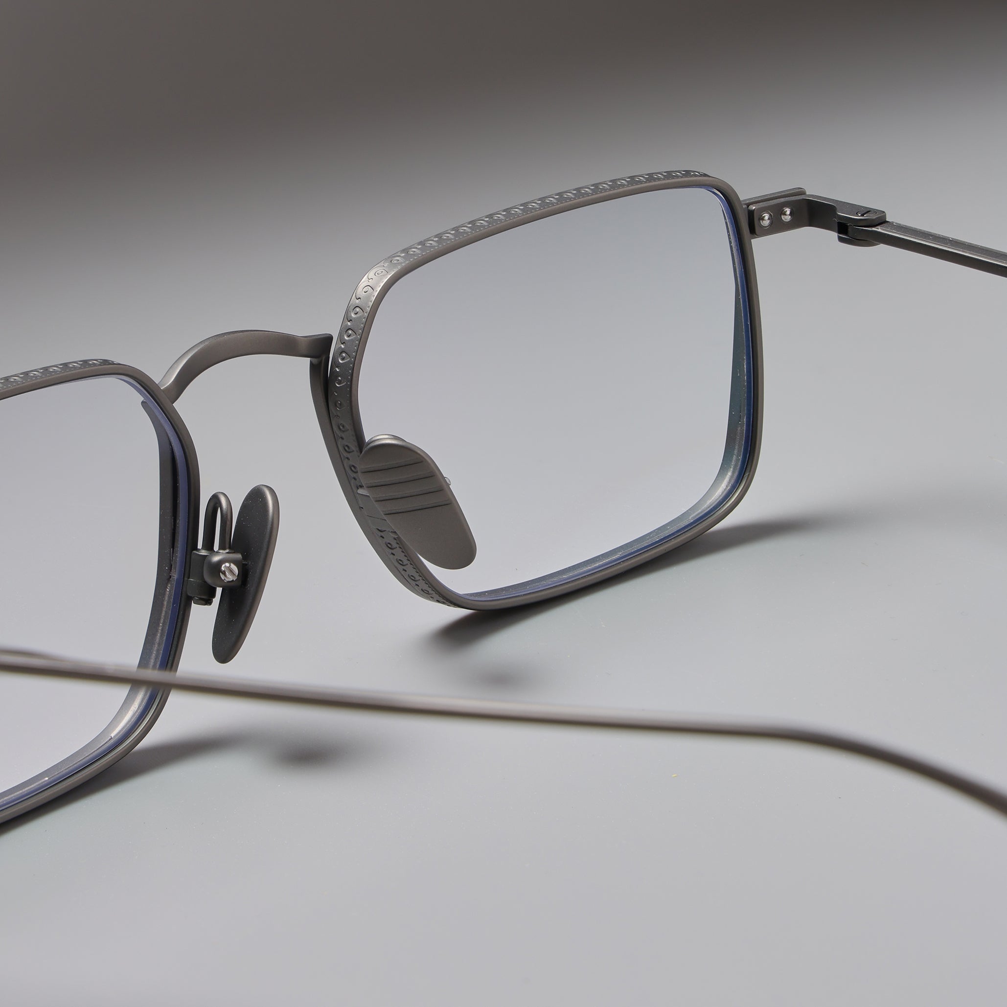 Taren Gunmetal