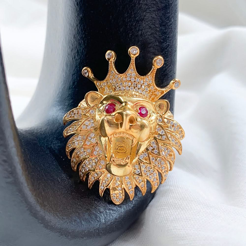 Silver Lion King Brooch