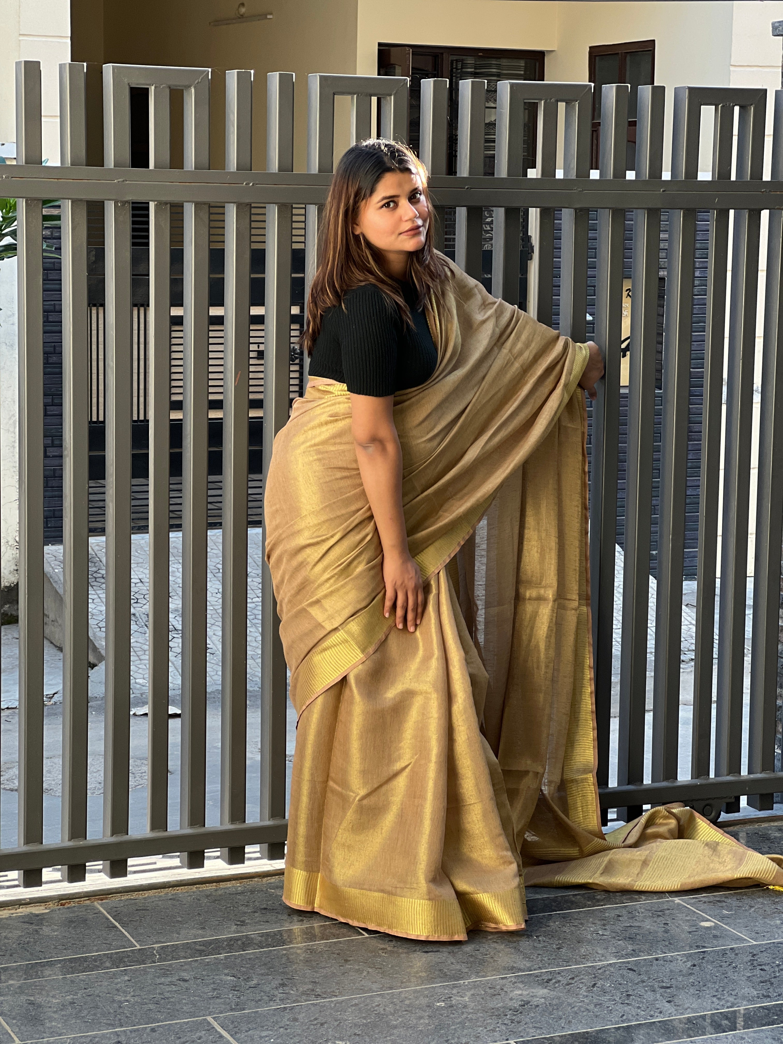 Alluring Pure Tissue Linen Gold Hue Handdyed Saree
