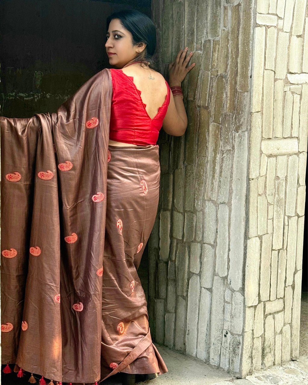 Tussar Silk Saree Online – Floral Buti Embroidery – Lightweight – Indiehaat