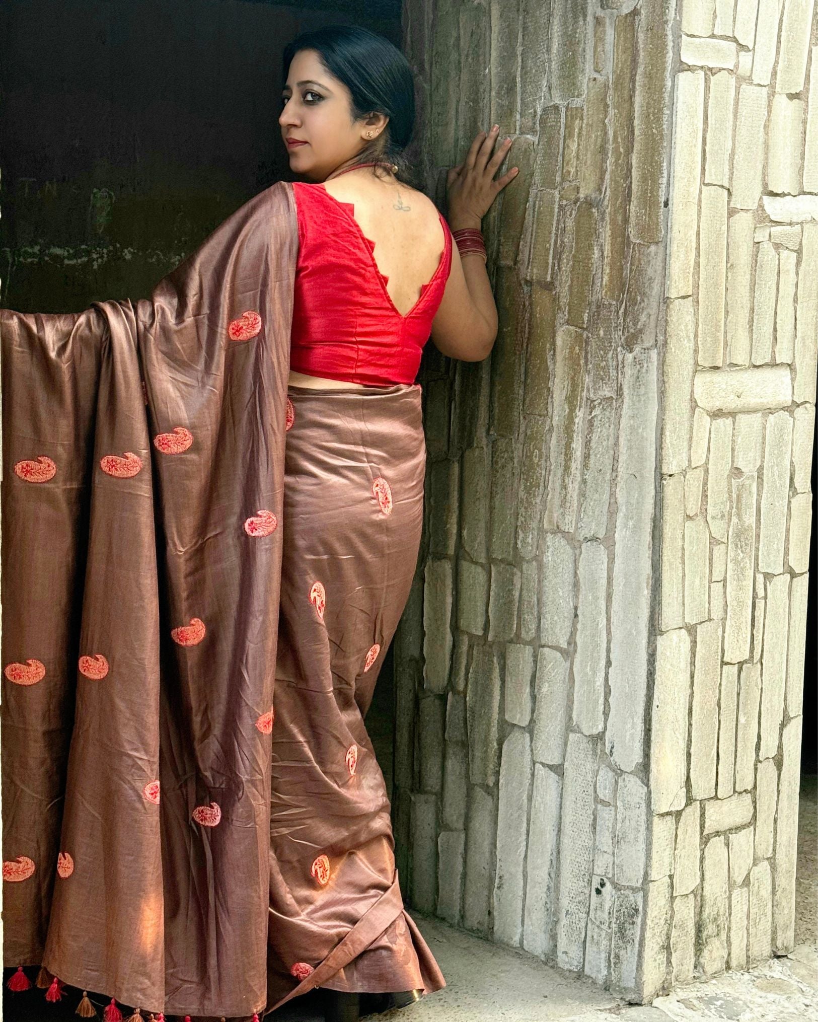 Tussar Silk Saree Online – Floral Buti Embroidery – Lightweight – Indiehaat