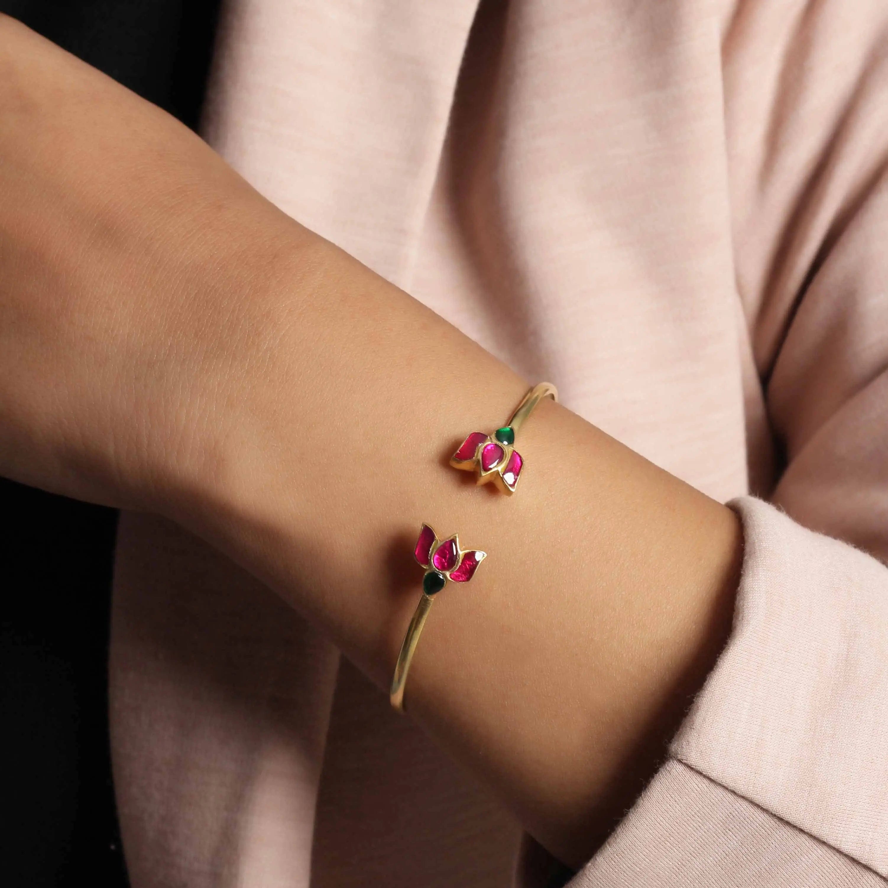 Silver lotus Kundan bangle by Unniyarcha, featuring lotus motifs and embedded Kundan stones in an elegant handcrafted style