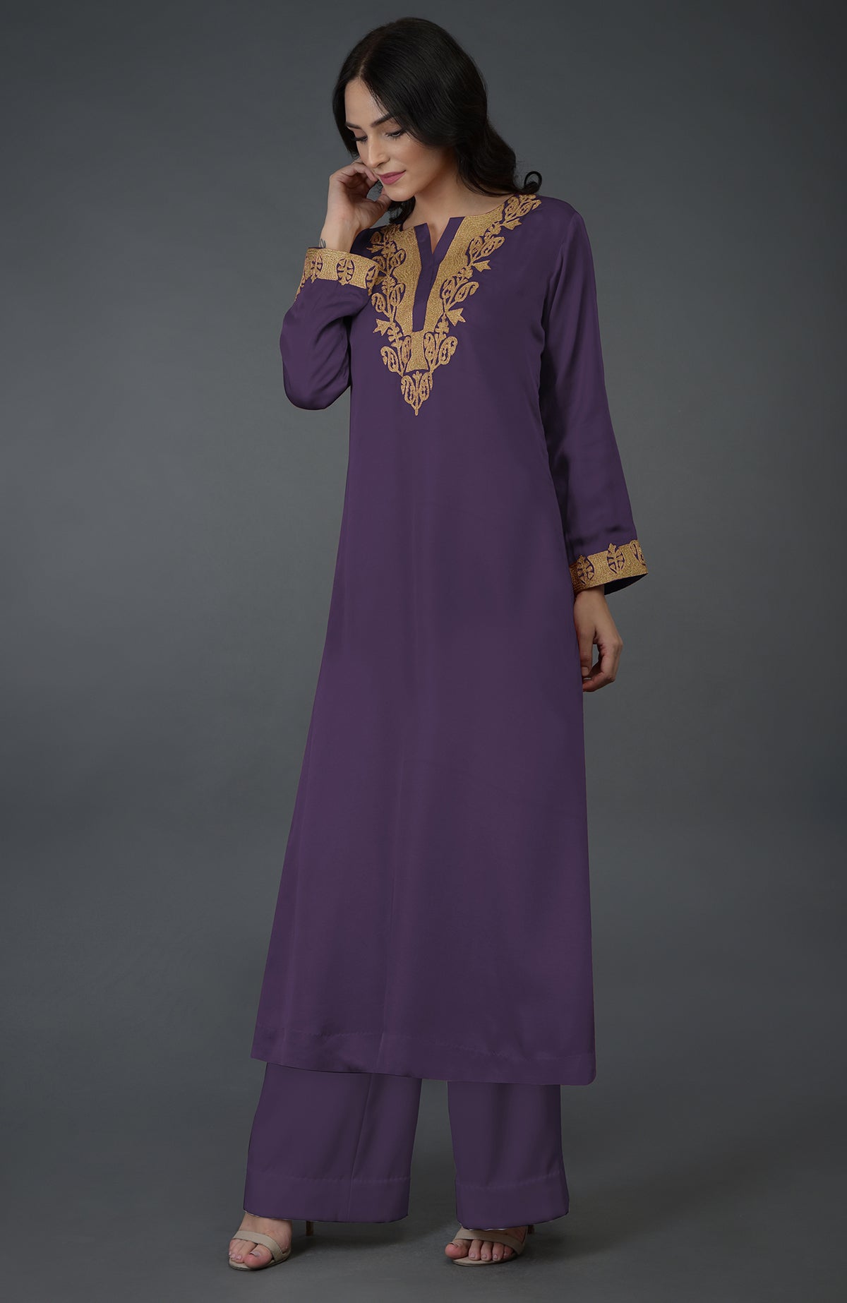A woman models a mulled grape Kashmiri tilla embroidered kurta set.