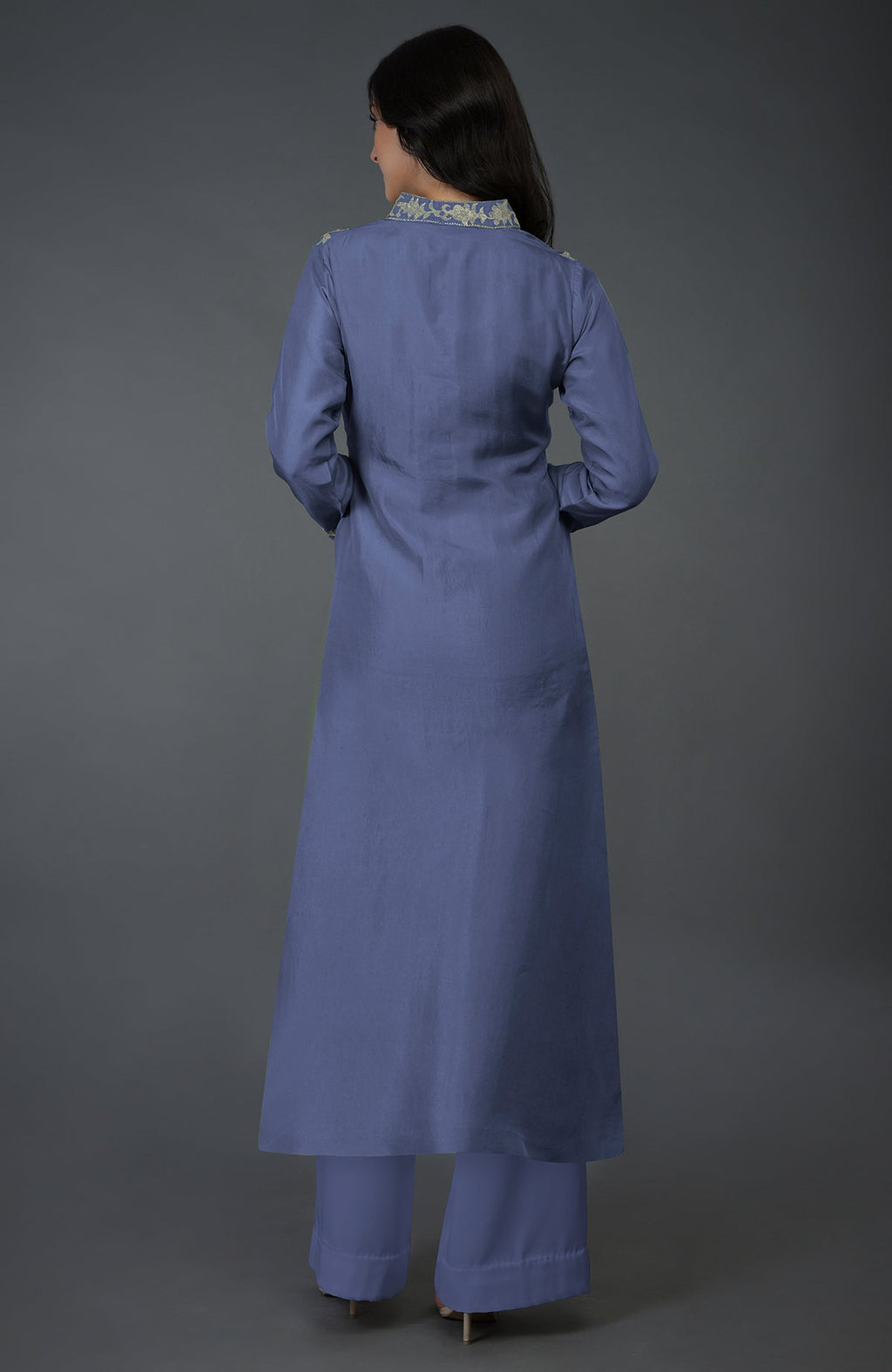A woman from behind wears an iris blue Kashmiri tilla embroidered kurta set.