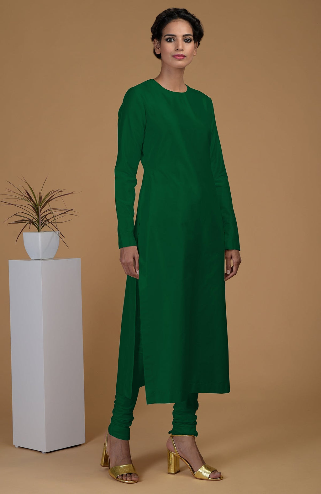 An emerald green pure Matka silk kurta set with a jewel neck.