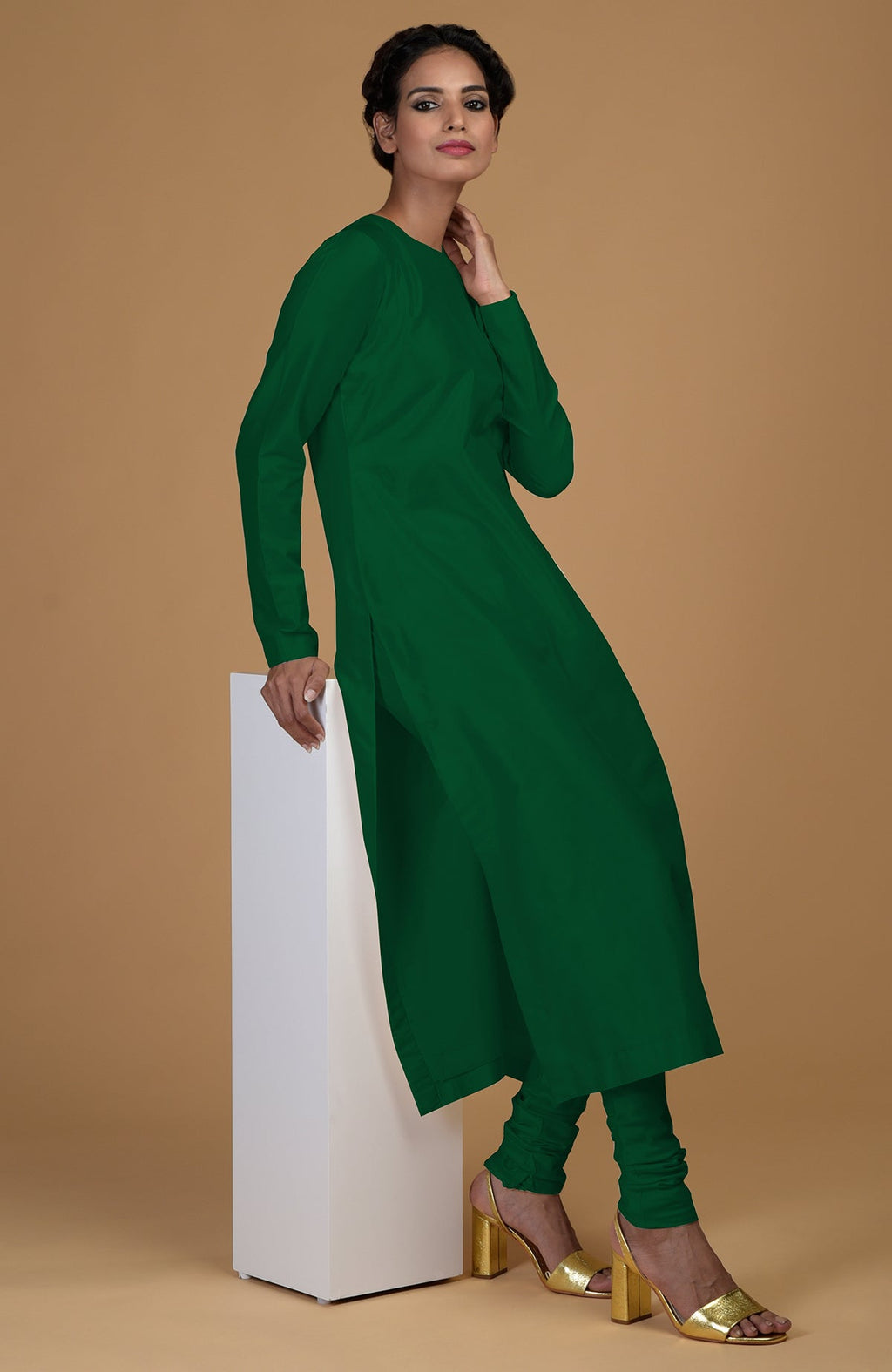 An emerald green pure Matka silk kurta set with a jewel neck.