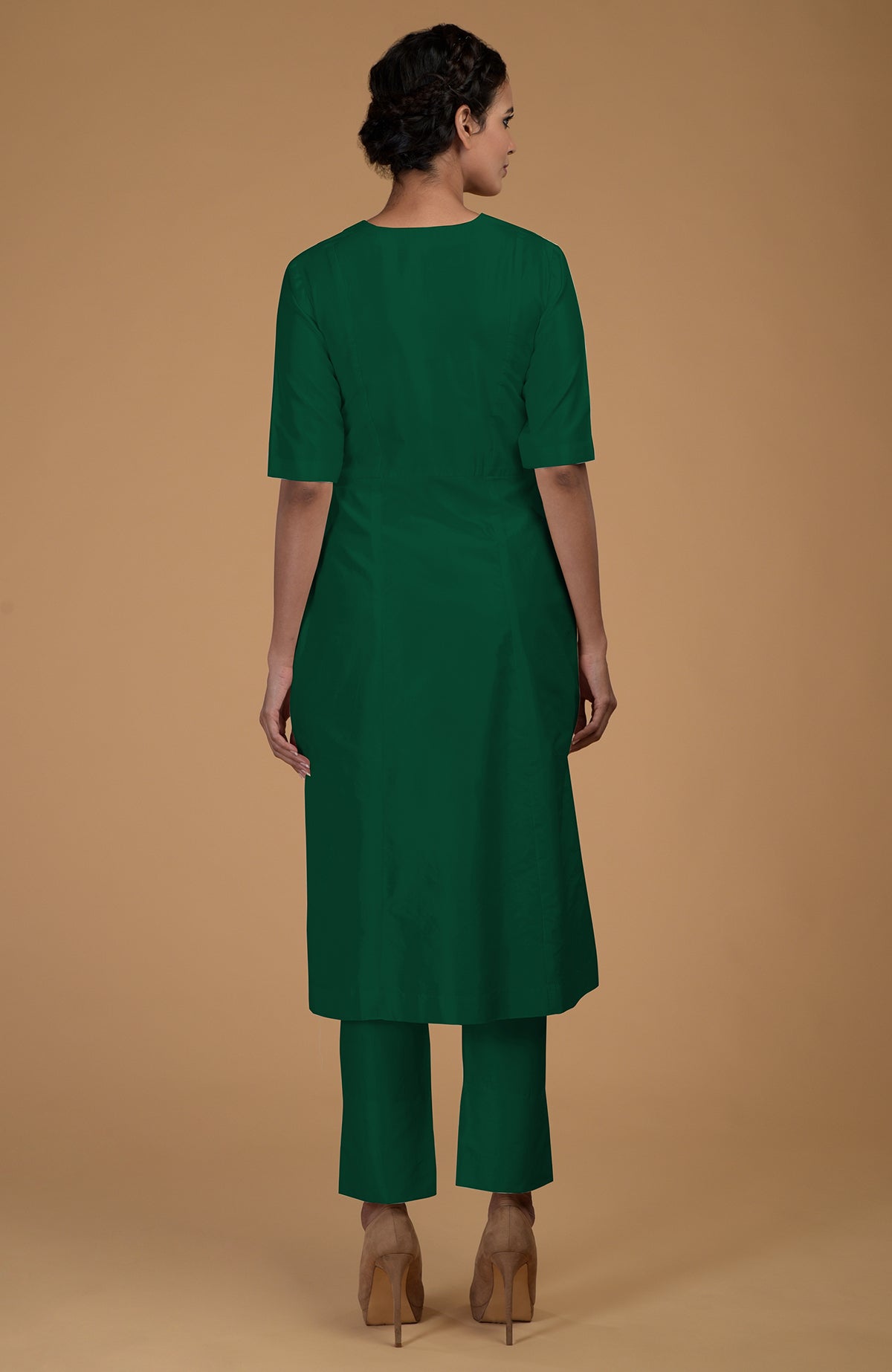 An emerald green pure Matka silk V-neck kali kurta set with slim fit pants.