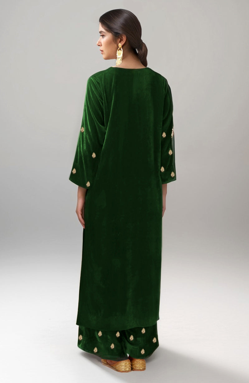 Emerald green velvet kurta set with gold dabka zardozi embroidery.