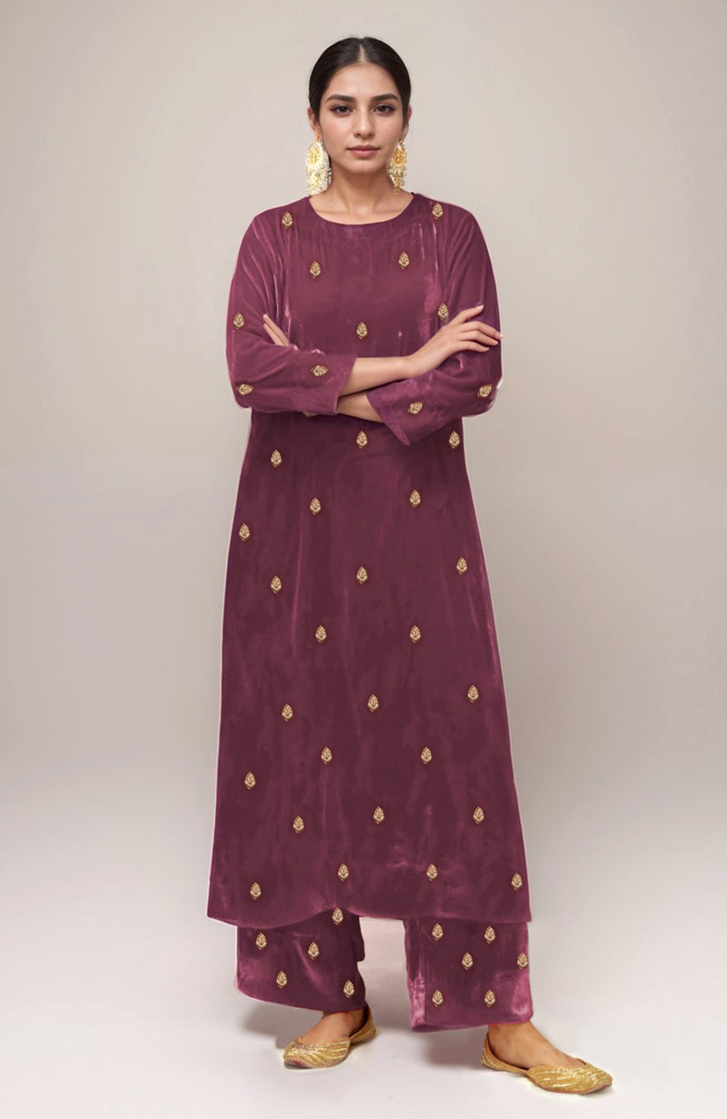 A woman models a Hawthorne Rose Dabka Zardozi Hand Embroidered Kurta Set.
