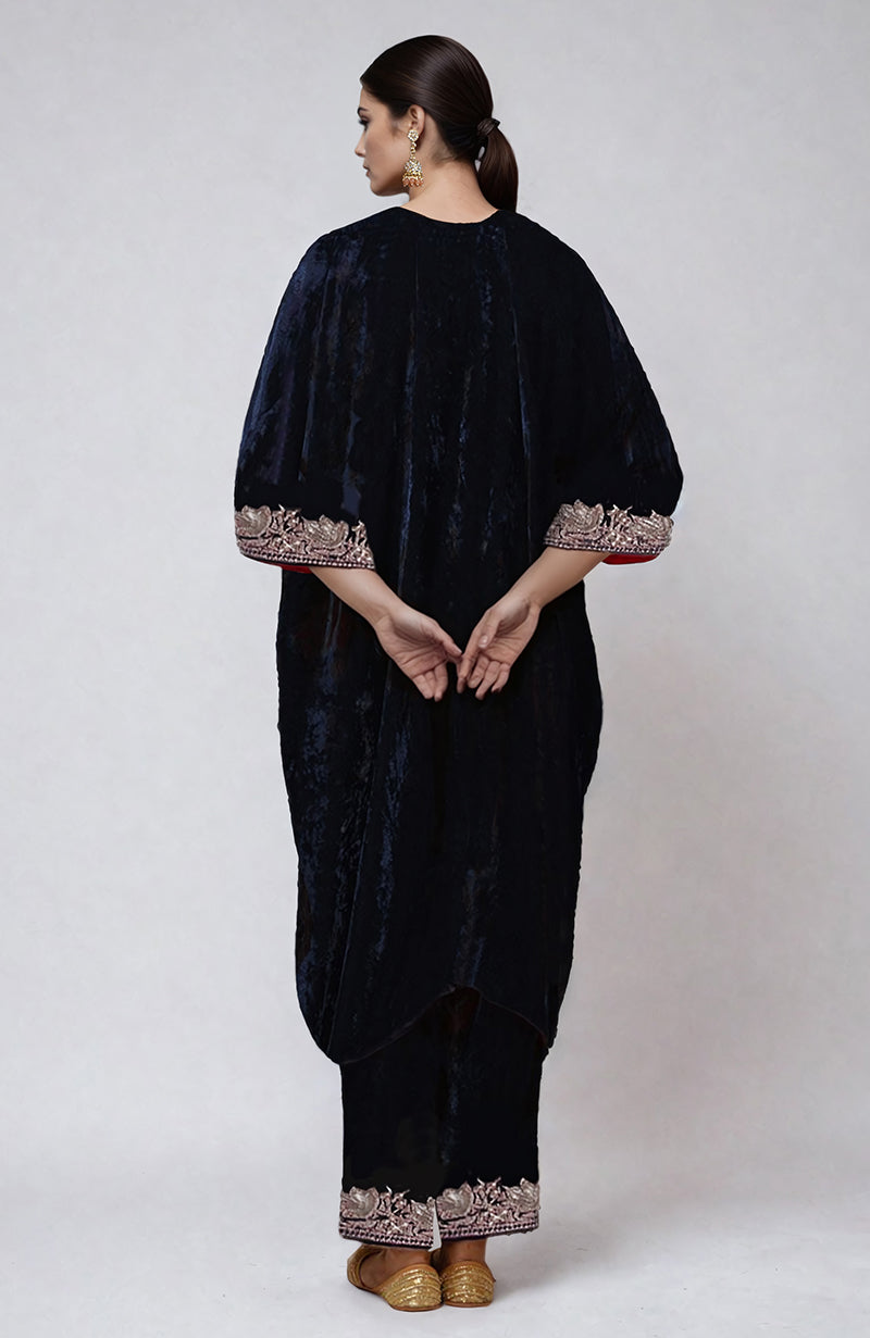 Midnight blue Kashmiri Tilla Dozi embroidered kurta set with lotus motif embroidery.