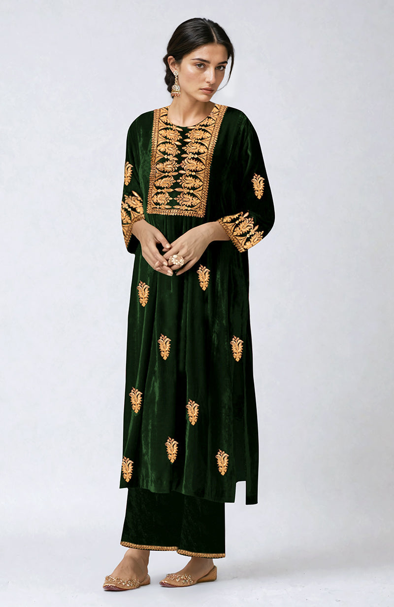 Emerald green velvet kurta set with gold Kashmiri tilla dozi embroidery.