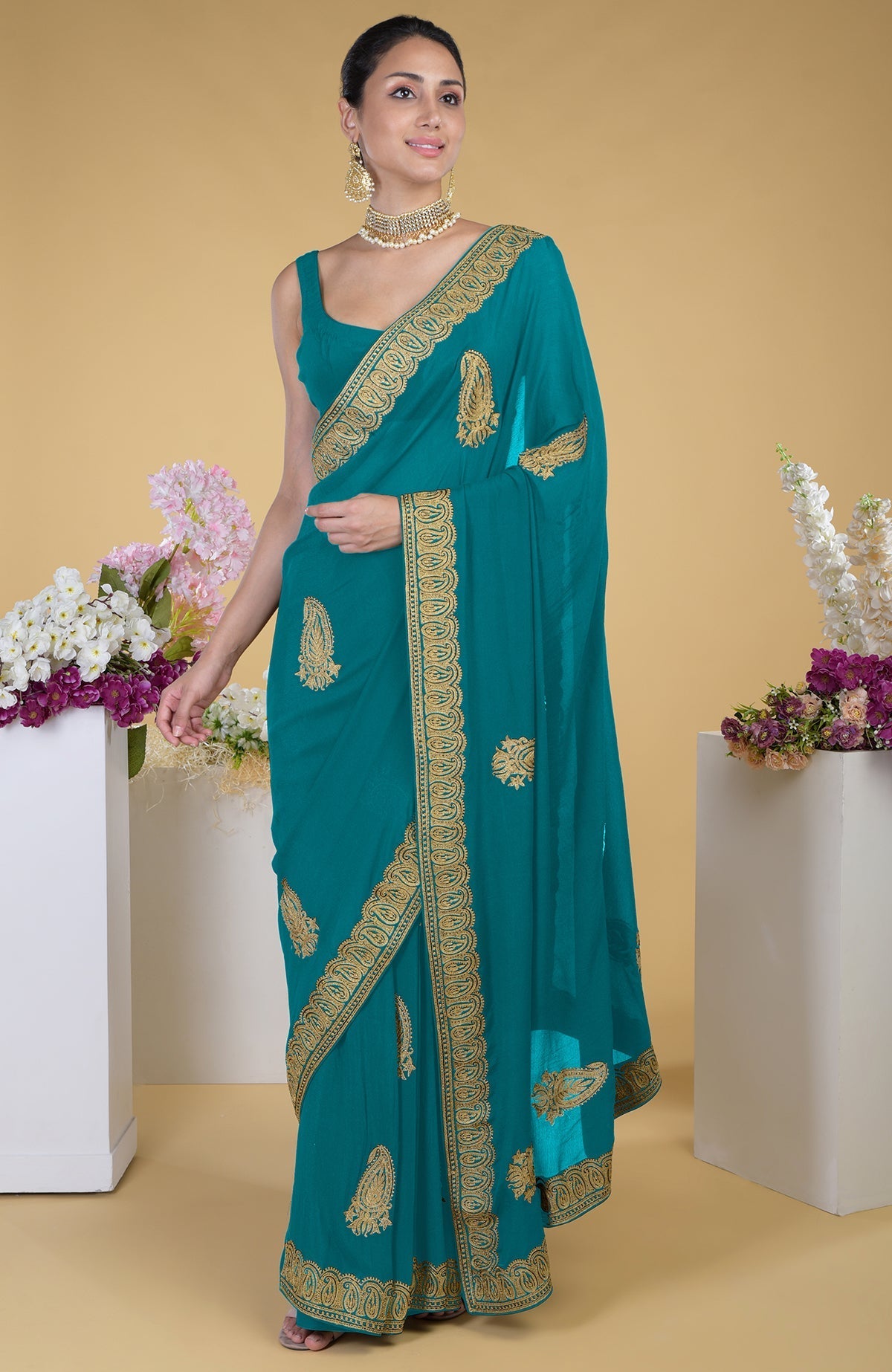 Pewter-gold Kashmiri Tilla Aari embroidered saree with paisley motifs.