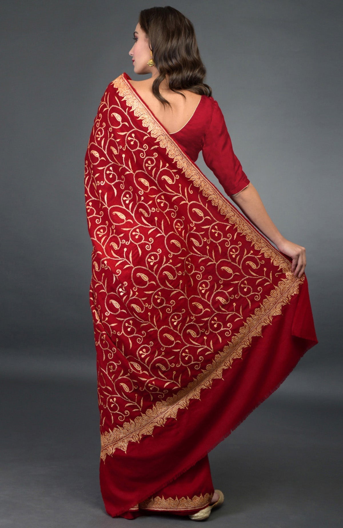 Red pure crepe saree with gold Kashmiri tilla embroidery and paisley motifs on pallav.