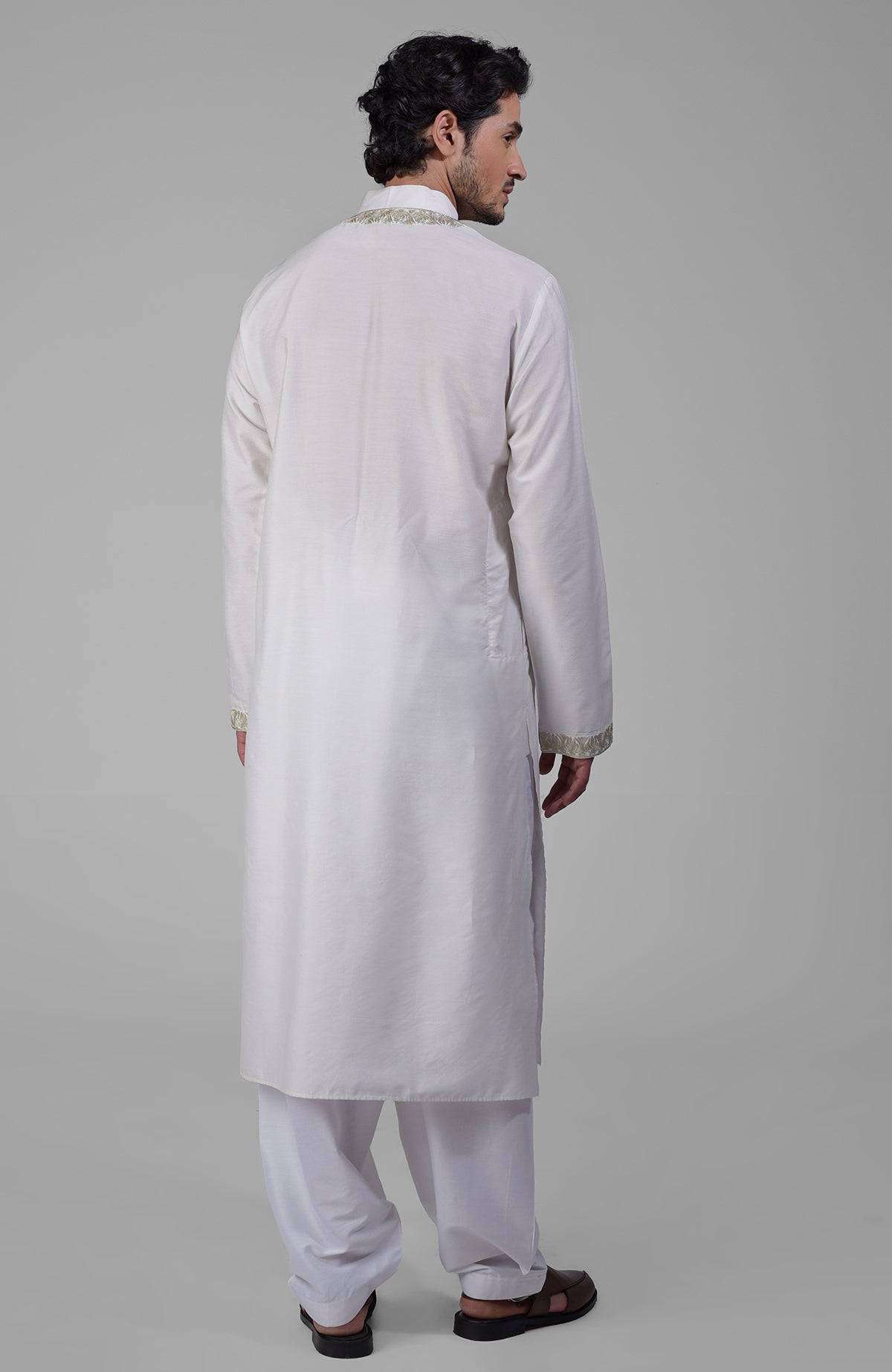 Ivory kurta set with Kashmiri tilla embroidery in silver zari on placket and sleeves