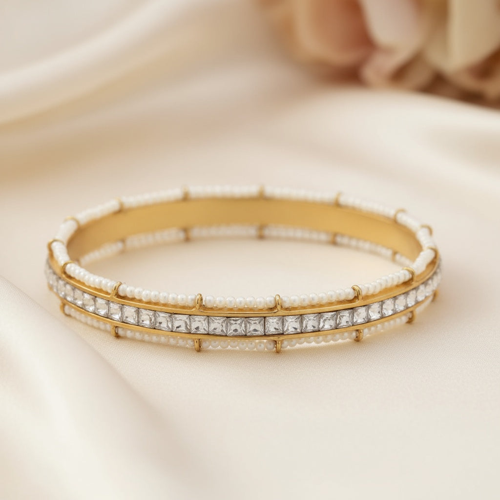 CLASSIQUE SILVER PEARL BANGLE