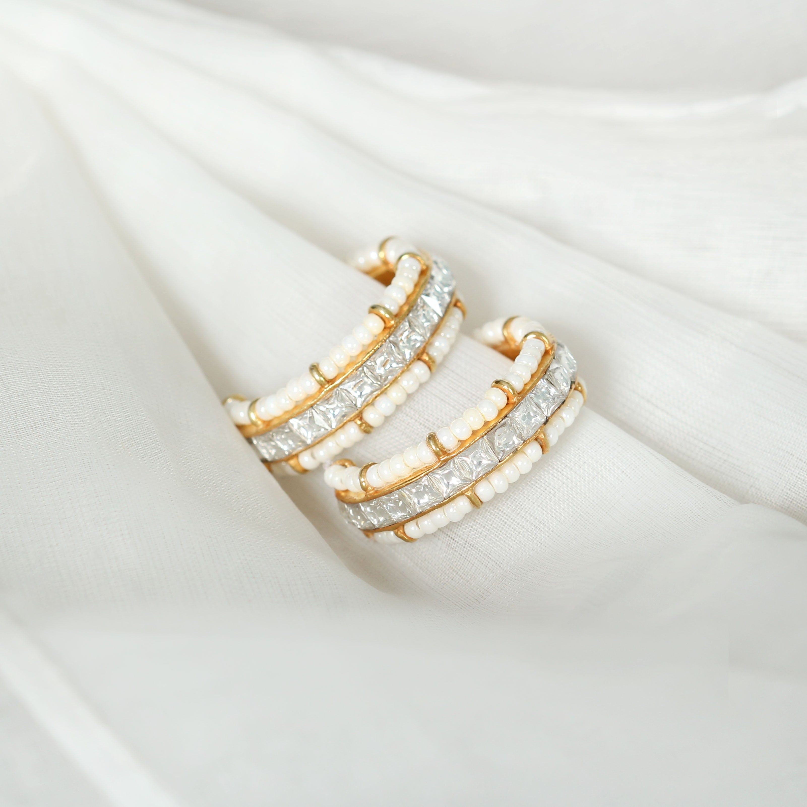 SILVER WHITE PEARL HOOP EARRINGS