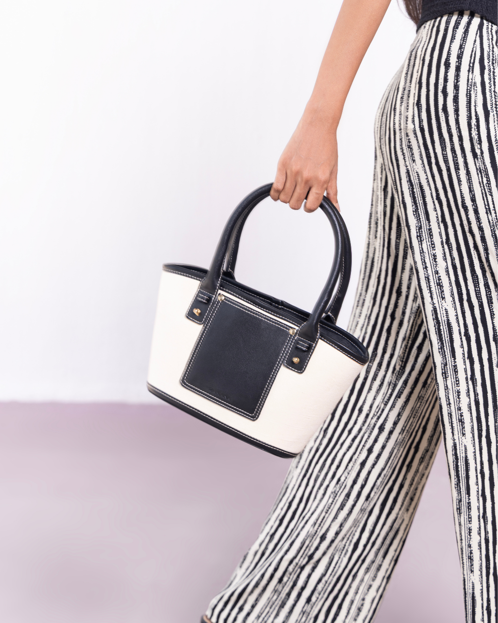 The Tori Canvas Black
